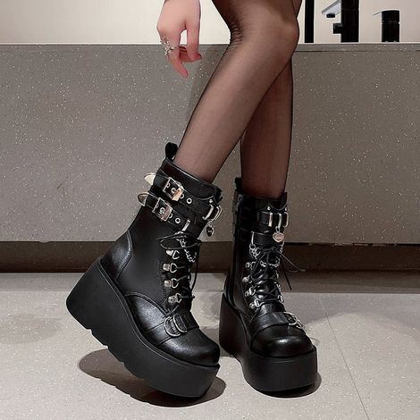 Bottes moto noires à semelles épaisses, cloutées style punk, chaussures Martin pour femme, bottines universitaires (1/4)