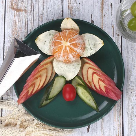 Dreieckiger Schnitzer aus Edelstahl für Obst und Gemüse, ideal zum Gravieren und Ausstechen von Blumen. (1/5)