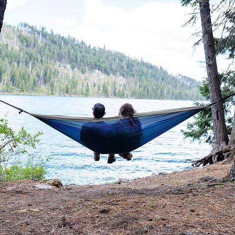 Hamac double de camping pour 2 personnes, hamac portable d'extérieur pour la randonnée, le trekking, les voyages et le jardin/terrasse. (1/2)