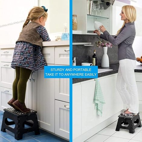 Tabouret pliant multifonctionnel, petit tabouret portable en plastique, banc léger pour la maison, idéal pour les enfants, les adultes, la cuisine, le jardin et la salle de bain (noir). (1/4)