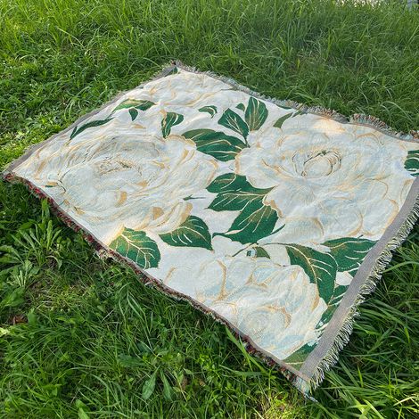 Picknickdecke/Campingdecke 180 x 130 cm – Weiße Kamelie in Blüte