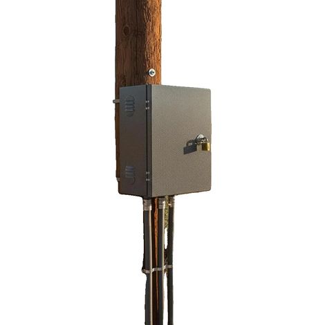 Caja eléctrica, construcción de acero al carbono, protección IP65, color verde militar. (1/2)