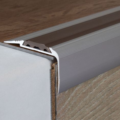 Treppenkante "Cresta" / Kombiwinkel / Winkelprofil (Größe 27 mm x 58 mm) aus Aluminium eloxiert, gebohrt, von Auer Metall-silber-1000 (1/5)