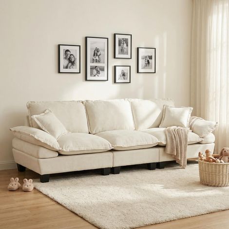 Canapé 3 places en chenille beige, forme voilier, avec accoudoirs incurvés, idéal pour les petits espaces et les appartements. (1/5)