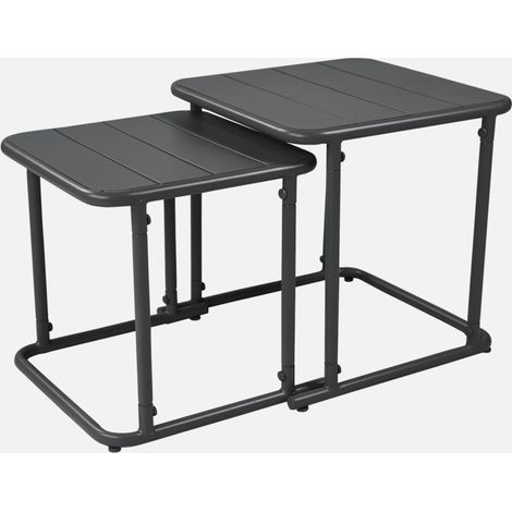 Set tavolini da esterno quadrati in acciaio