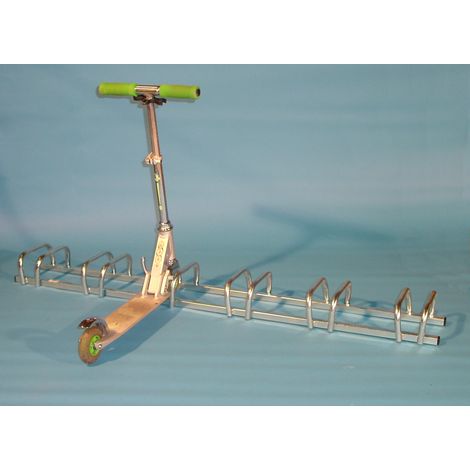 Mottez – Râtelier au sol pour 6 trottinettes – B059V – Entraxe 64mm maxi – Largeur 140cm – Rangement optimisé pour espaces extérieurs (1/3)