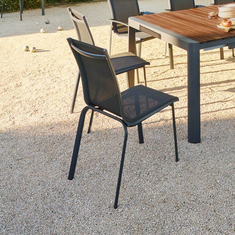 Hesperide – Chaise de jardin empilable en aluminium traité époxy – Couleur anthracite et graphite – Dimensions 63x48x94cm – Poids 2.2kg