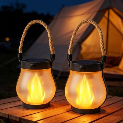 Lot de 2 lampes solaires à effet flamme, à suspendre en extérieur, étanches et rechargeables, pour un éclairage d'ambiance optimal dans le jardin et sur la terrasse. Finition mate. (1/5)