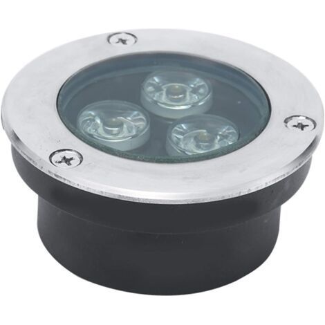 Eingelassene LED-Strahler auf der Poolterrasse und ein Rasen aus Edelstahl 304 werten den Außenbereich auf. (1/5)