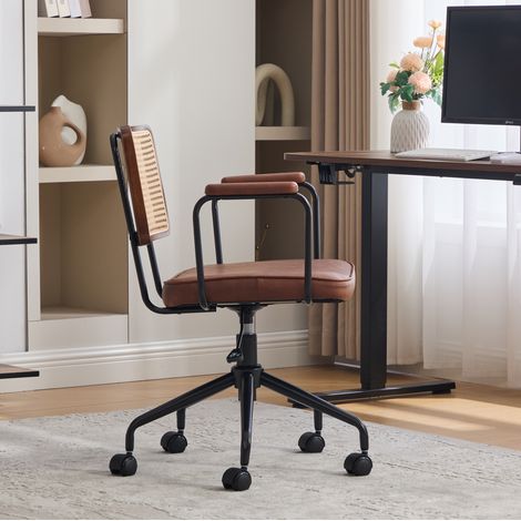 Chaise de bureau vintage en rotin synthétique avec accoudoirs ergonomiques et siège en cuir PU marron (1/5)