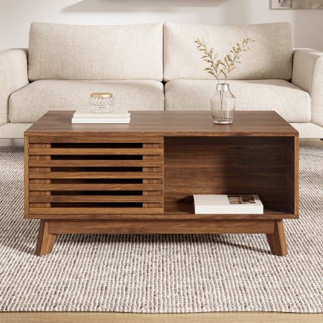 Table basse style rétro moderne, plateau réglable en hauteur, porte coulissante à persiennes, finition noyer, structure en MDF, table de salon multifonctionnelle.