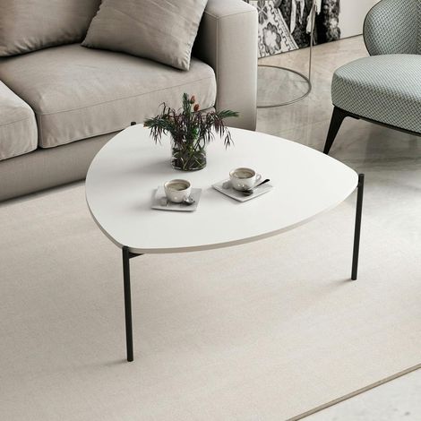 Table basse blanche, triangle organique pieds métal JENA