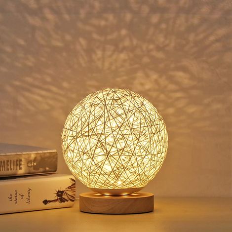 Lampe de table en bois à LED, veilleuse de chevet à boule sphérique en rotin en bois créatif avec abat-jour tricoté à la main. (1/5)