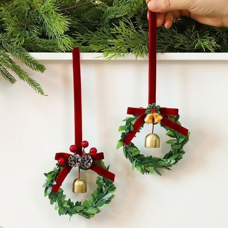 Kleiner Weihnachtskranz – 9,5 cm – für die Weihnachtsdekoration im Innenbereich, Küche, Schuppen, Fenster, Treppenhaus, Geländer (rot und grün), 2 Stück (1/5)