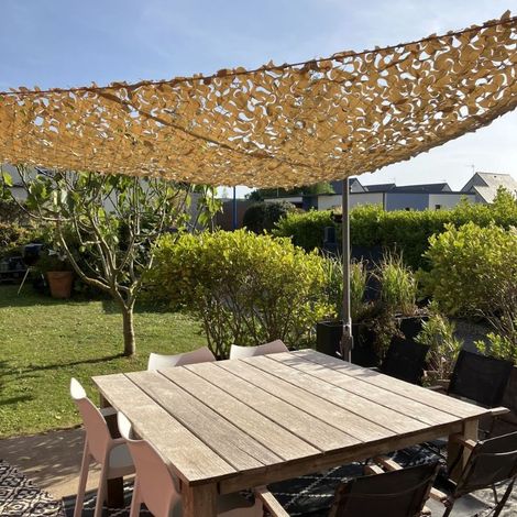 Filet de camouflage triangulaire sable 4x4x4m (1/5)