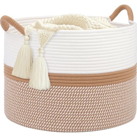 Les paniers tressés servent au rangement, notamment les paniers à linge pour bébés et les paniers à couvertures en corde de coton, adaptés aux salons et aux buanderies.