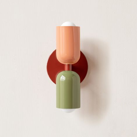 Vintage-Wandleuchte in Creme – französisch-skandinavisches Design für Flur, Schlafzimmer oder Nachttisch, Doppelleuchte mit rosa-grüner Lackierung auf rotem Sockel