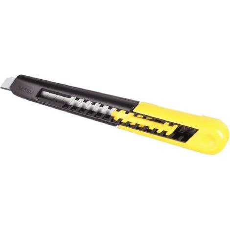 Cutter "SM9" con bloccalama a dentatura obliqua e con lama a spezzare a 12 elementi