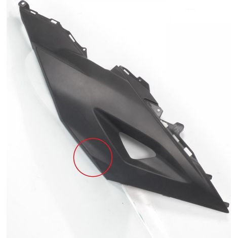 [PRODUIT D'OCCASION] Cache latéral droit origine pour scooter Suzuki 400 Burgman 2017 (1/3)