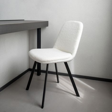 Chaises de salle à manger, lot de deux, moelleuses et confortables, adaptées à toutes les saisons, avec une structure métallique robuste. (1/5)