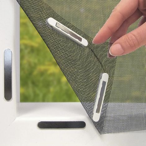 Moustiquaire à scratch Découpable pour s'adapter aux fenêtres jusqu'à 150 x 130 cm Fixation par 12 aimants, noire (1/5)