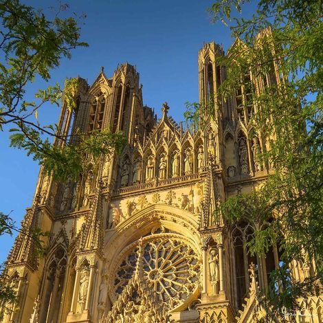 Tableau sur toile tour cathédrale 45x45 cm - Impression sur Toile Murale Décorative - Image imprimée en HD sur Toile - Toile sur Châssis en Bois FSC - Fabriqué en France (1/4)