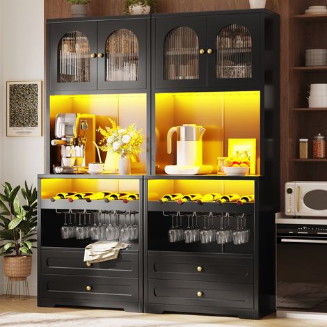 Credenza alta 140x40x180 cm con LED controllabili da app, ripiani regolabili, portabottiglie, MDF nero (1/5)