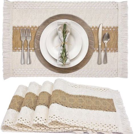 Un set di 4 tovagliette tessute a mano in cotone naturale, lino e paglia di riso, decorate con nappe, in stile rustico, adatte sia per la tavola che per la cucina. (1/5)