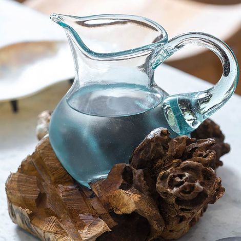 CLEAR - Pichet en Verre Soufflé sur Socle en Teck Brut - Hauteur 20cm - Pièce Unique - Transparent