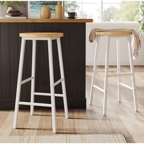 Set di 2 sgabelli da bar 63 cm, seduta effetto legno, struttura in metallo bianco, altezza regolabile (1/5)