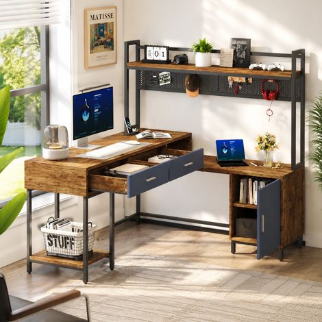 140 x 140 x 135 cm, bureau en L de style industriel, structure en acier et bois, cadre en métal antirouille, avec tiroirs et panneau arrière en treillis métallique, noir + ton bois. (1/4)