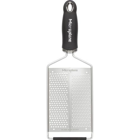 Microplane Grattugia da Cucina con Doppie Lame di Spessa & fine - Made in USA - per agrumi, Formaggi a Pasta Dura e spezie dure Come Noce Moscata e Cannella in Stecca (1/5)
