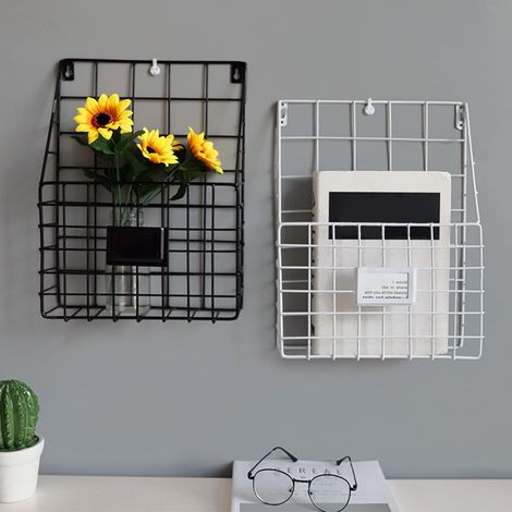 Lot de 2 porte-revues mural en fer forgé blanc, grille épurée pour rangement de magazines et journaux, décoration murale maison (36x26x8 cm) avec crochets invisibles (1/5)