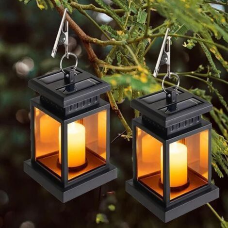 Lot de 2 lanternes solaires d'extérieur avec bougie LED - Étanche IP65 - Lampes solaires à suspendre - Bougies LED avec clips - Pour balcon, patio, jardin, terrasse, décoration funéraire (1/5)