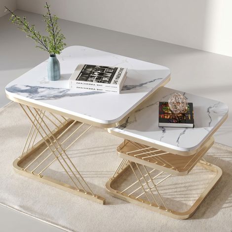 Quadratische Satztische 2er-Set - 60 cm & 45 cm - Tischplatte in weißer Marmoroptik & gekreuztes goldfarbenes Metallgestell - Couchtisch-Set fürs Wohnzimmer