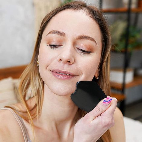 Outil de massage Gua Sha pour le visage et le corps, peigne en pierre de Bianstone noire, outil de bien-être. (1/5)