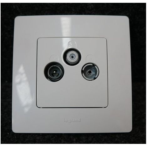 Prise TV/FM/SAT étoile blindée encastré blanc complet avec support et plaque série NILOE