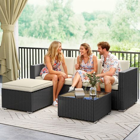 Conjunto de Muebles de Ratán de Jardín Sofá de 3 Plazas Taburete y Mesa de Centro con Encimera de Cristal Negro (1/5)