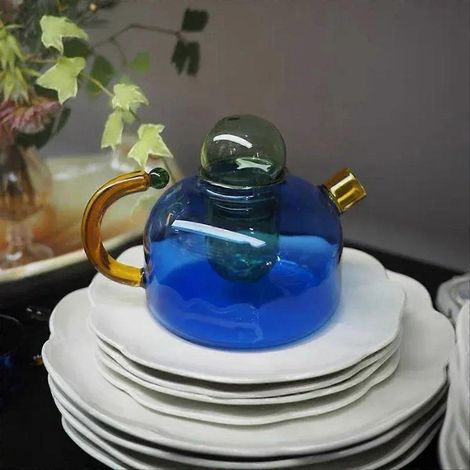 Cette théière/bouilloire en verre résistant à la chaleur est un service à thé idéal pour les familles amateurs de thé, comprenant une bouilloire, des tasses et des bouteilles. (1/4)