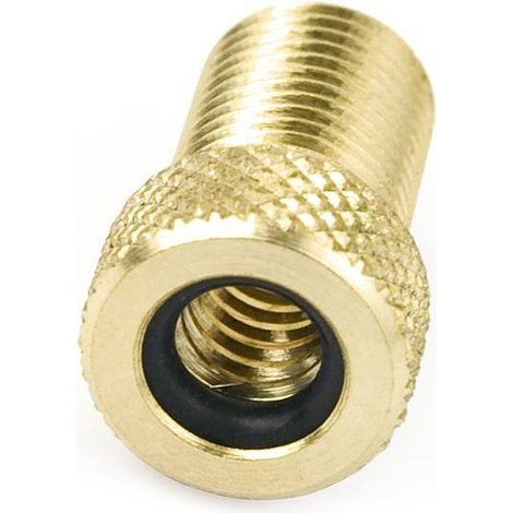 Adaptador Presta/Schrader a automático para inflar las ruedas de tu bicicleta en una gasolinera.
