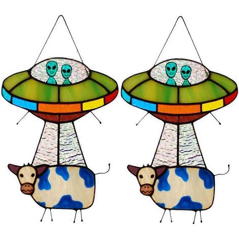 Lot de 2 attrape-soleil en vitrail représentant une vache enlevée par des extraterrestres. (1/5)