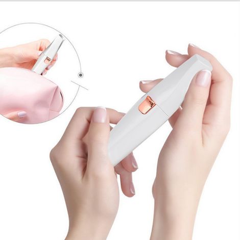 Wiederaufladbarer Lippenrasierer, Gesichtstrimmer und tragbarer Augenbrauentrimmer mit USB-Anschluss. (1/5)