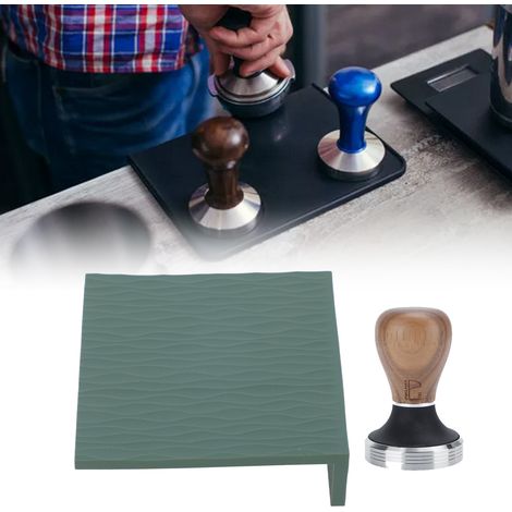 Tapis de tasseur à café vert avec manche en noyer 58 mm et motif gaufré, ensemble d'accessoires pour café. (1/5)