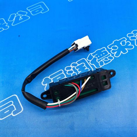 87016-JC67A is suitable for the 6-pin front seat adjustment switch of the passenger seat in the Nissan 2008 Teana. (1/4)
