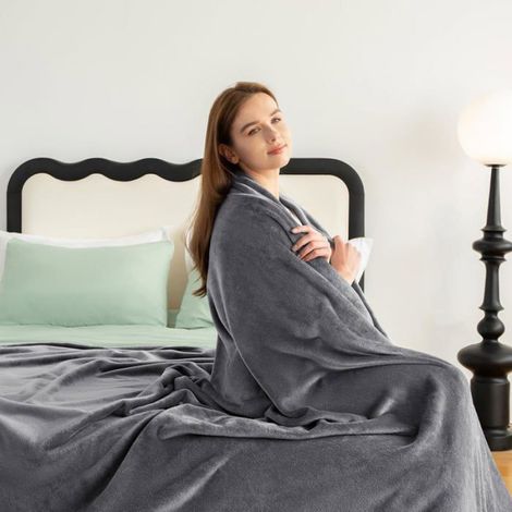 Plaid Couverture Polaire Flanelle en Microfibre, Jeté de Canapé 150 x 200 Gris Anthracite (1/5)