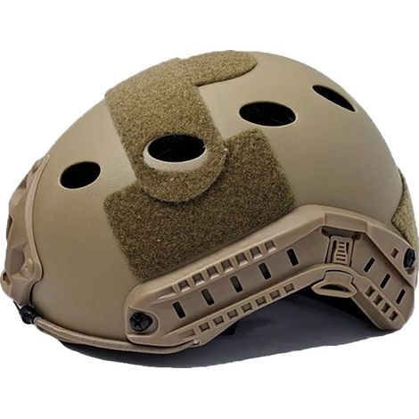 Casco táctico, diseño ligero, ajuste regulable, con recorte color caqui. (1/2)