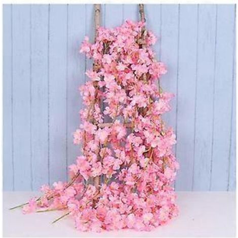 Décoration japonaise kawaii avec guirlande de fleurs de cerisier artificielles en soie, idéale pour la maison, l'hôtel ou le jardin. (1/5)
