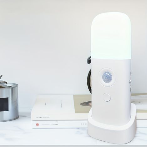 Une veilleuse LED à détecteur de mouvement, rechargeable par USB et à luminosité réglable. (1/5)