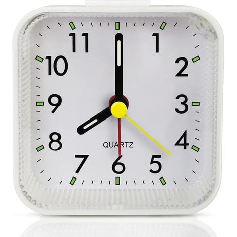 Réveil compact blanc pour enfants, réveil analogique silencieux pour les voyages, réveil de chevet silencieux pour la chambre, la salle de bain ou la cuisine. (1/5)