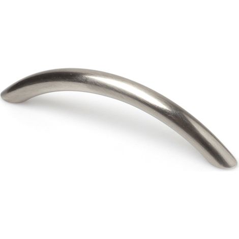Blister con 5 asas de zamak con acabado níquel satinado, dimensiones:112x10x30mm y entrepuntos:96mm -